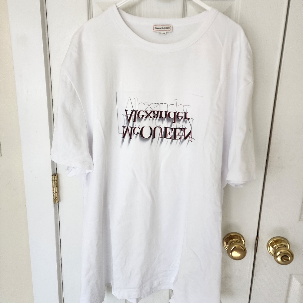Alexander McQueen Upside-Down Logo T-Shirt - Picture 4 of 8